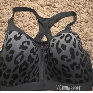 1 Victoria’s Secret Knockout Sports Bra